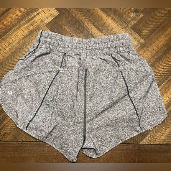 Lululemon Hottie Hot Shorts - Picture 1 of 3